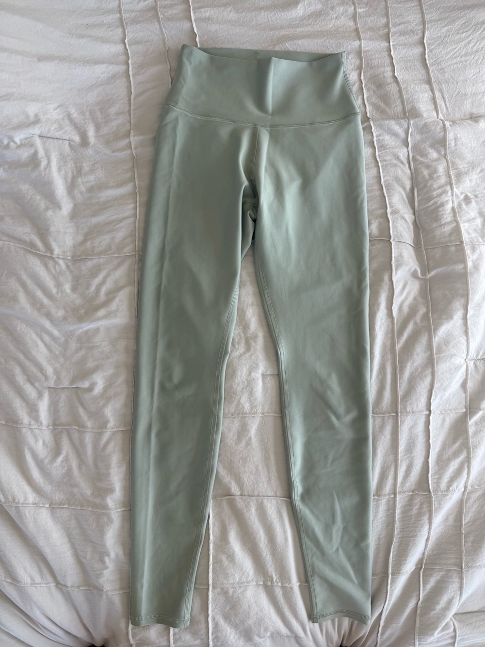 Alo High-Waist Air Lift Leggings in Light Sage Green